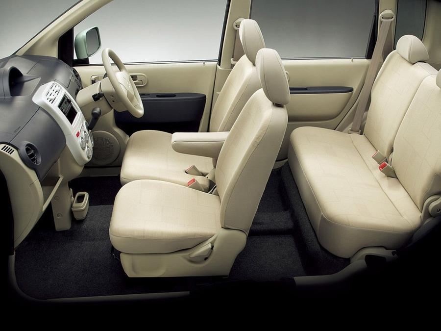 Интерьер Mitsubishi eK Wagon 2010 года  (фото 3 из 7)